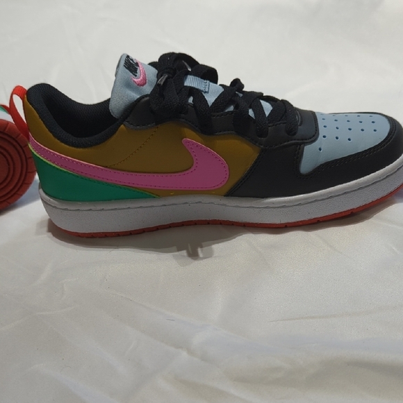Amazing Nike Kids Black, Pink,Brown and Blue Sneakers, Beautiful !! 5.5 Y - Picture 5 of 13